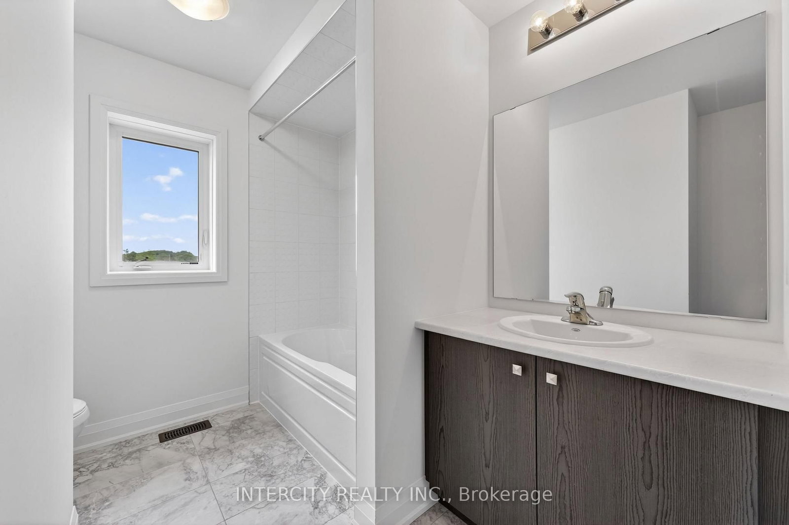26 Legacy Circle • Wasaga Beach, ON photo 37