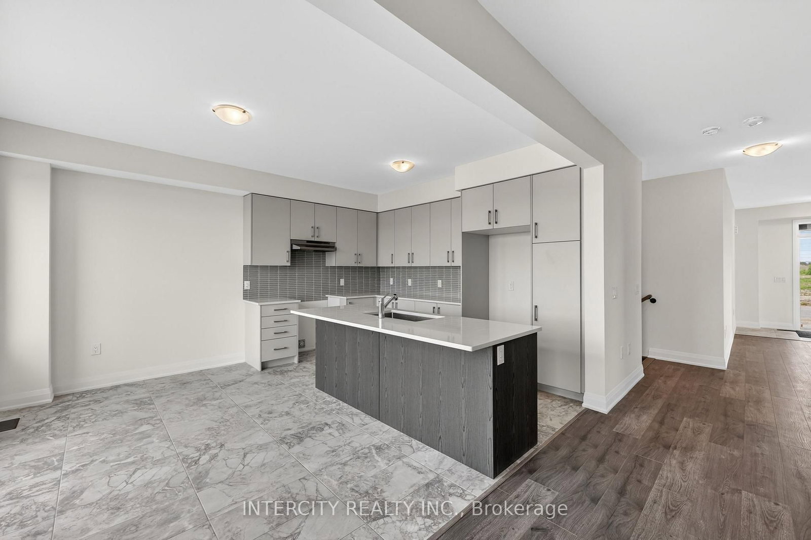 26 Legacy Circle • Wasaga Beach, ON photo 9