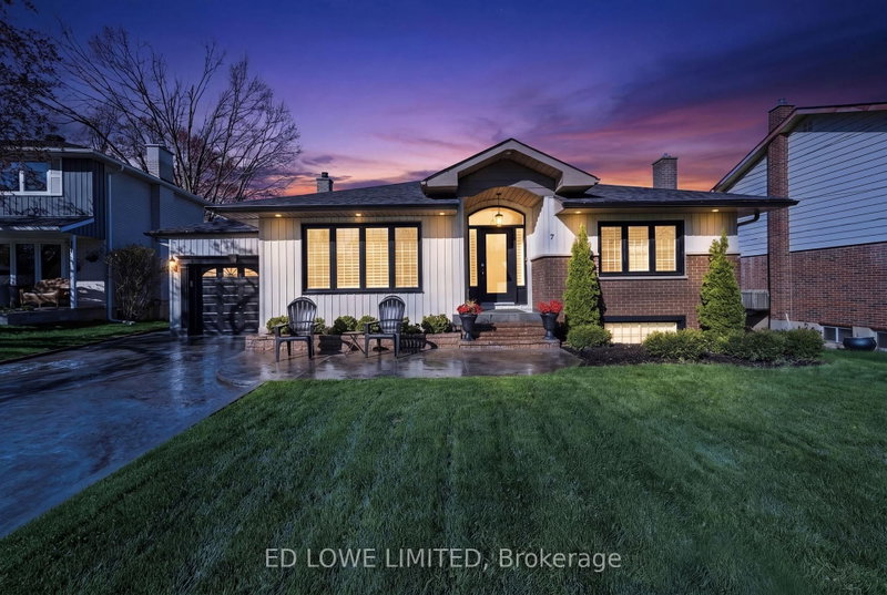 7 Howard Crescent