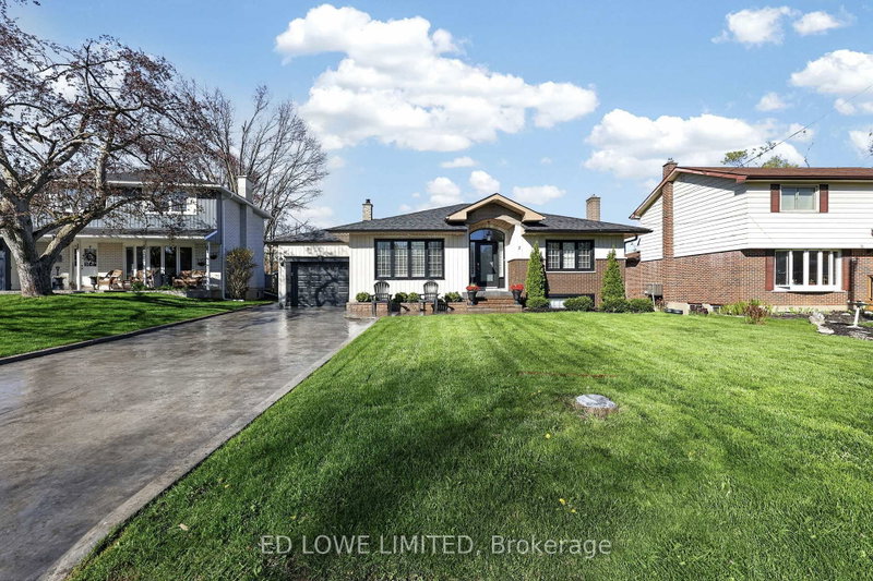 7 Howard Crescent