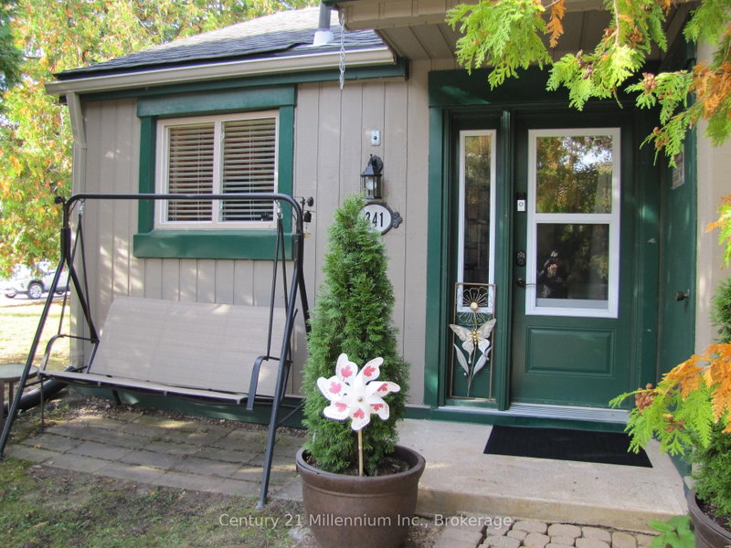 341 - 11 HARBOUR Street W