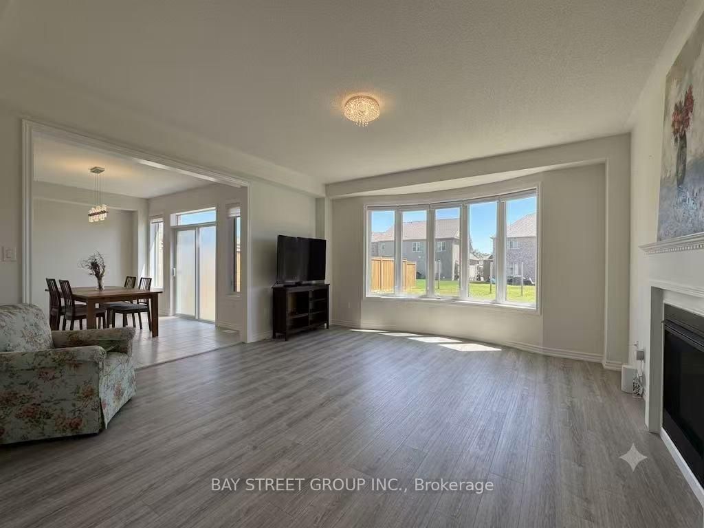 27 Samuel Crescent • Springwater, ON photo 11