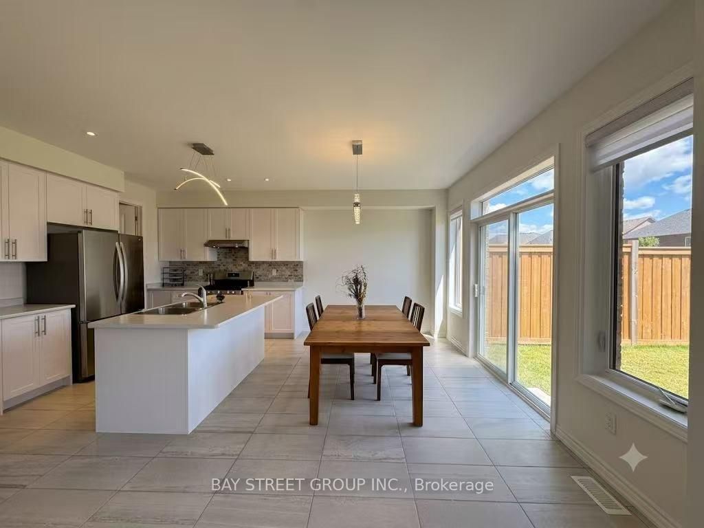 27 Samuel Crescent • Springwater, ON photo 8