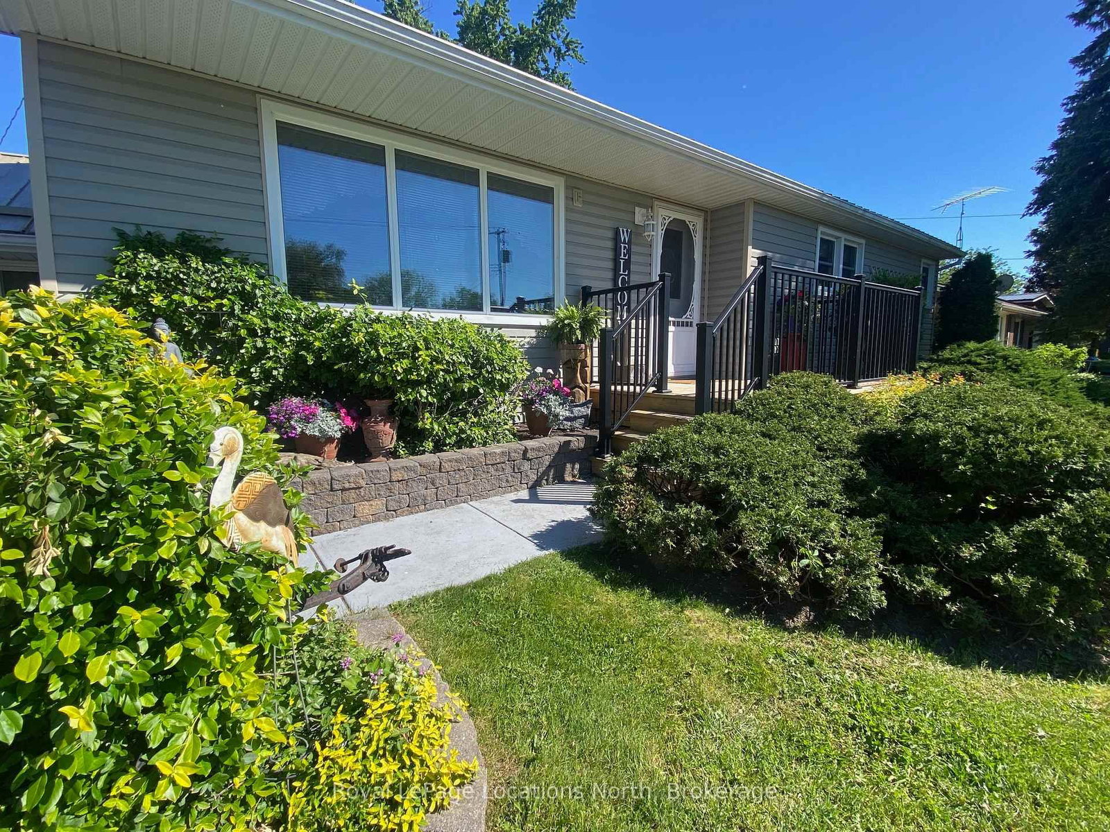 227 Superior Street • Clearview, ON photo 2