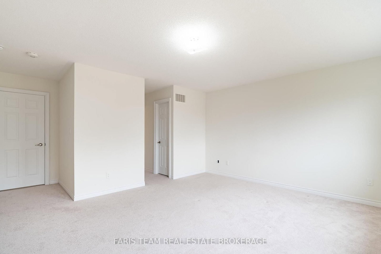 33 Pearl Street • Wasaga Beach, ON photo 21