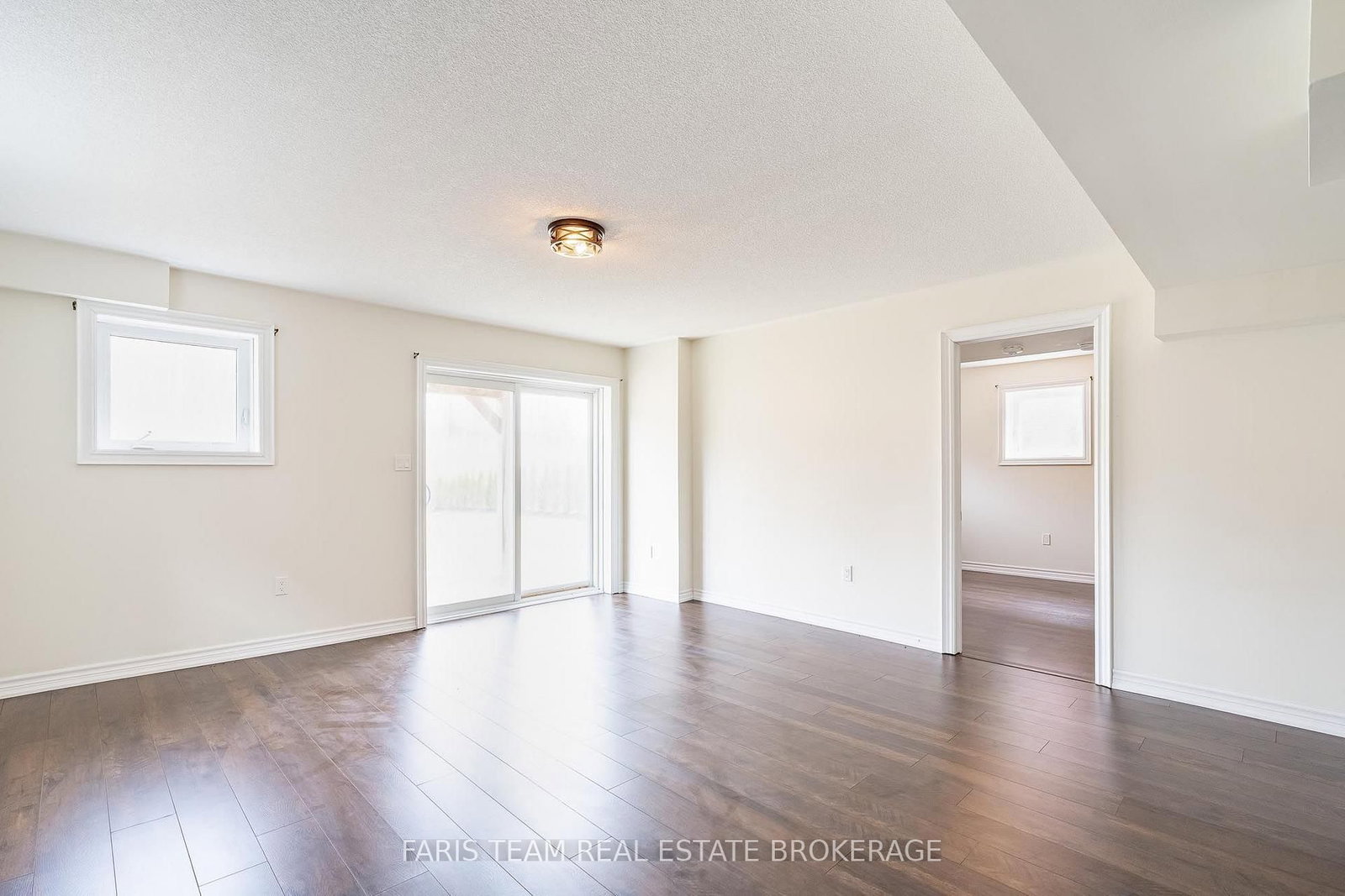33 Pearl Street • Wasaga Beach, ON photo 36