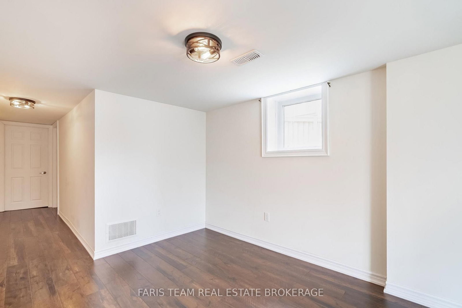 33 Pearl Street • Wasaga Beach, ON photo 39