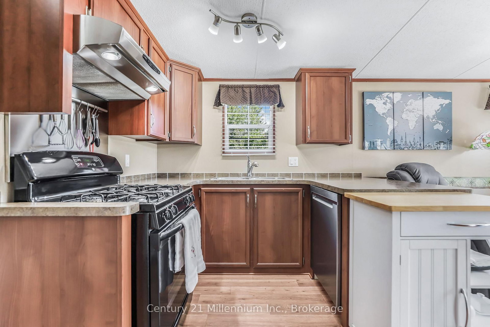 19 White Pines Trail • Wasaga Beach, ON photo 14