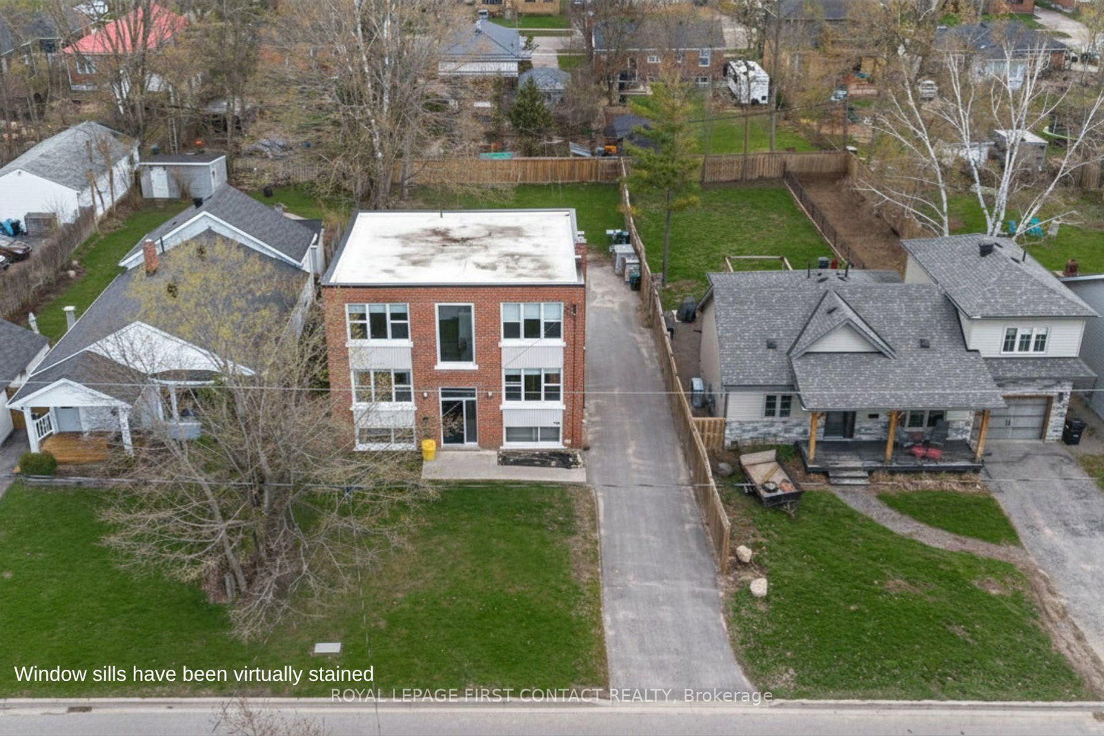 134 Napier Street • Barrie, ON photo 3