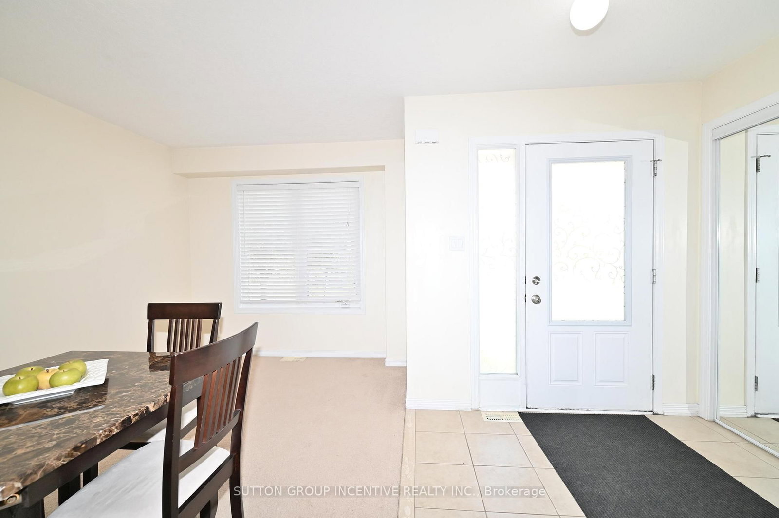 29 - 90 SOVEREIGN'S Gate, Barrie 3
