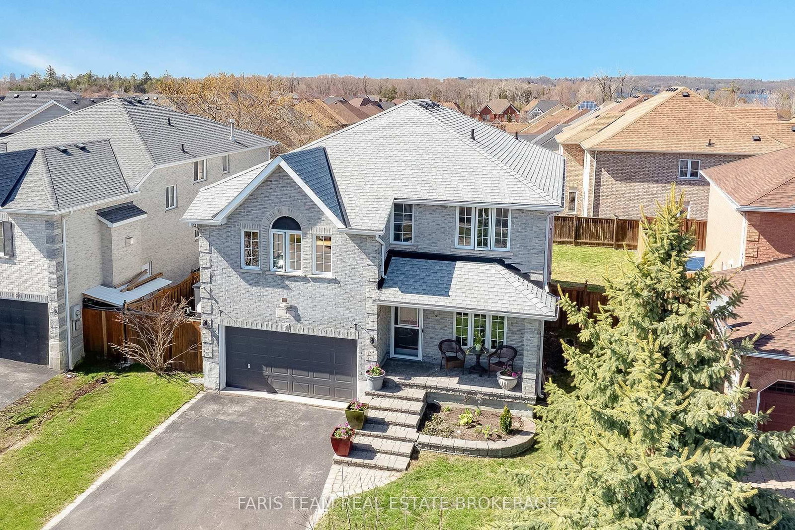 4 Whispering Pine Place • Barrie, ON photo 2