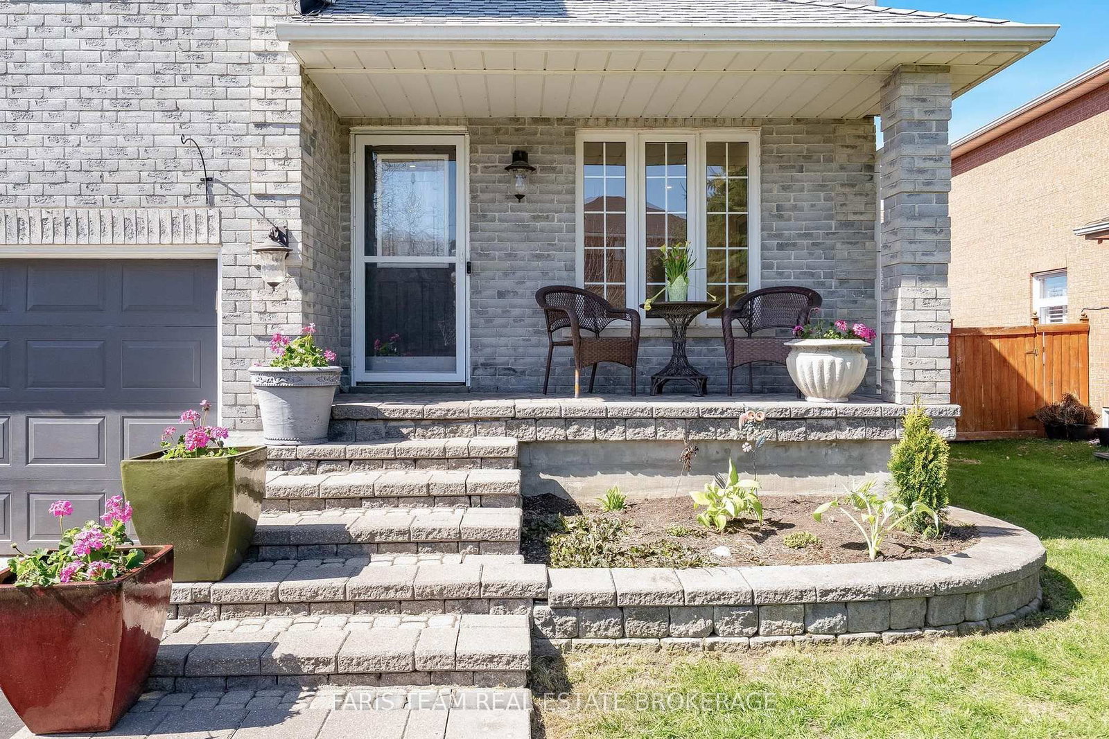 4 Whispering Pine Place • Barrie, ON photo 4