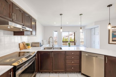 4 Whispering Pine Place • Barrie, ON photo 6