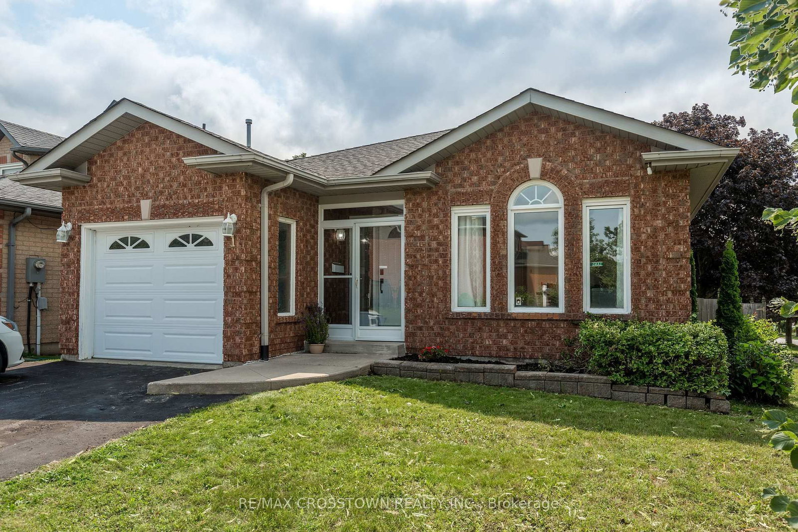 1 Lang Drive • Barrie, ON photo 1