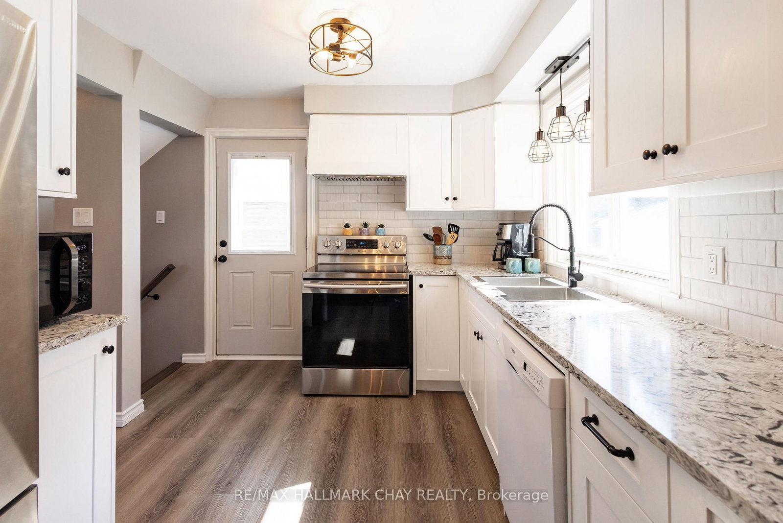 103 Daphne Crescent • Barrie, ON photo 14