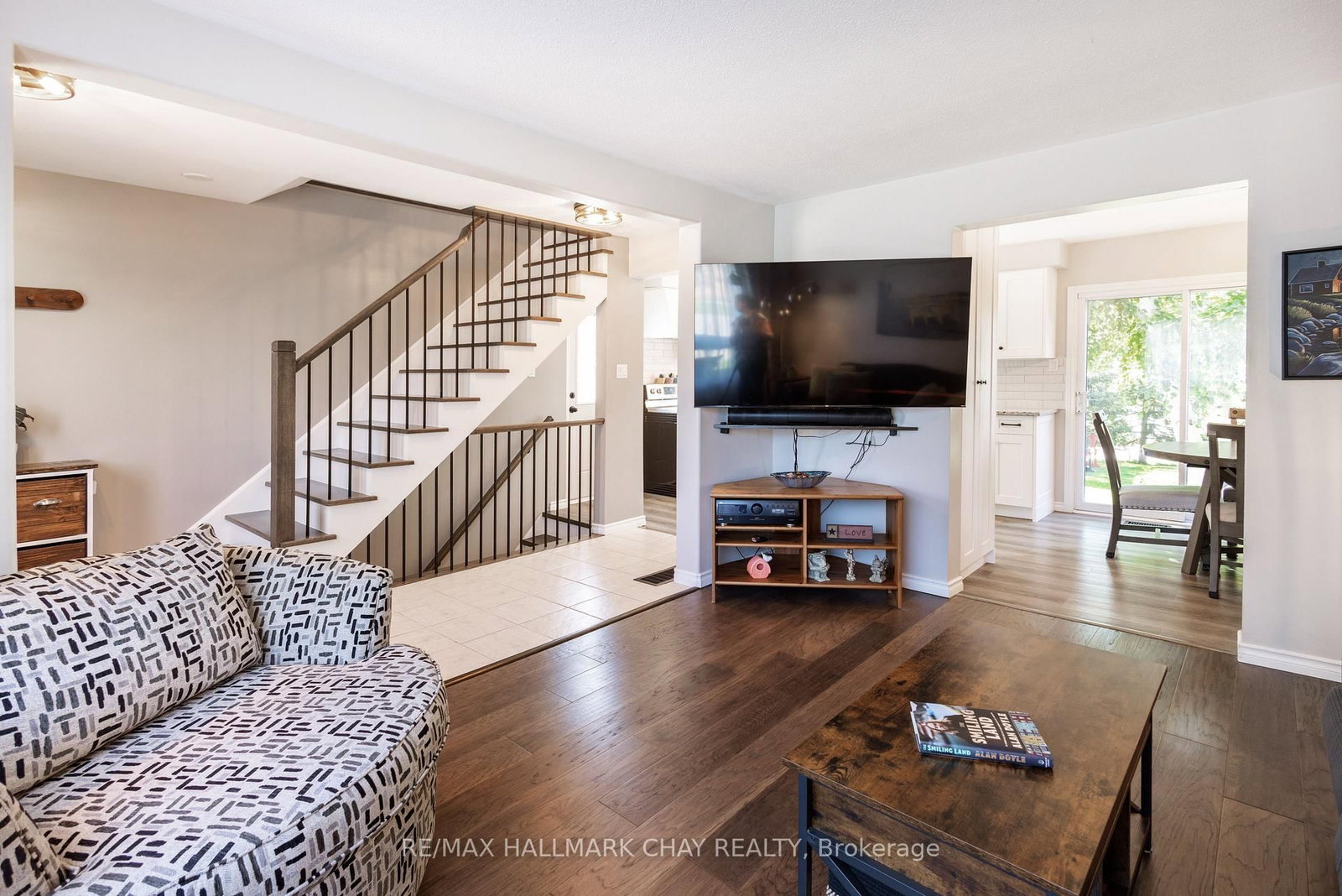 103 Daphne Crescent • Barrie, ON photo 9