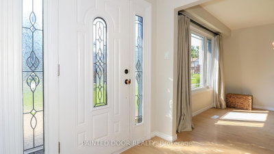 105 Oren Boulevard • Barrie, ON photo 3