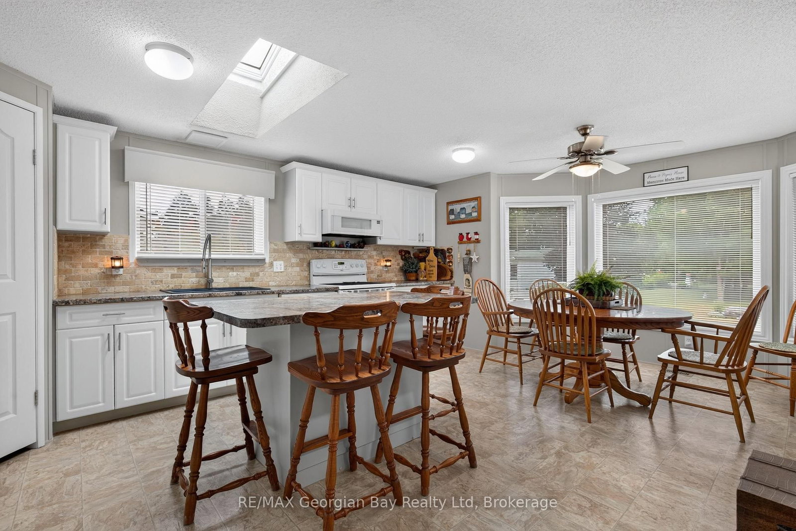 5411 Elliott Side Road • #27 Scottsdale • Tay, ON photo 3