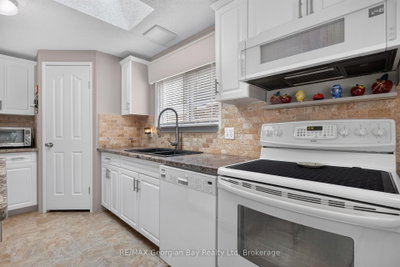 5411 Elliott Side Road • #27 Scottsdale • Tay, ON photo 6