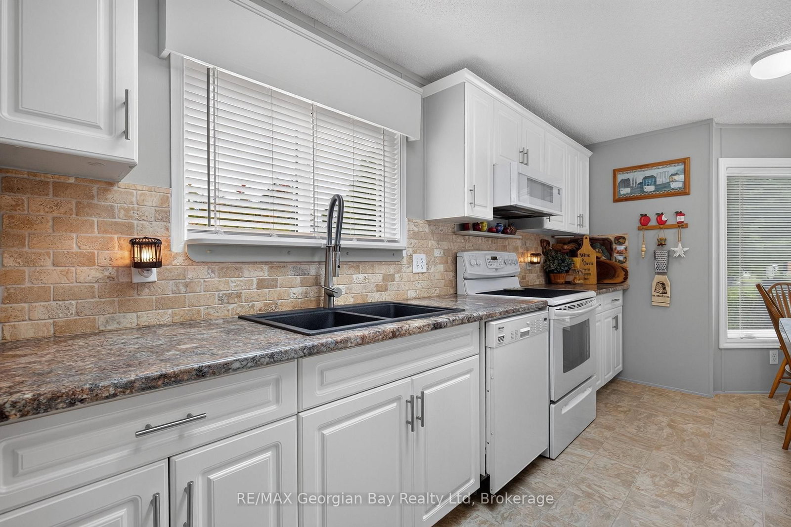 5411 Elliott Side Road • #27 Scottsdale • Tay, ON photo 7