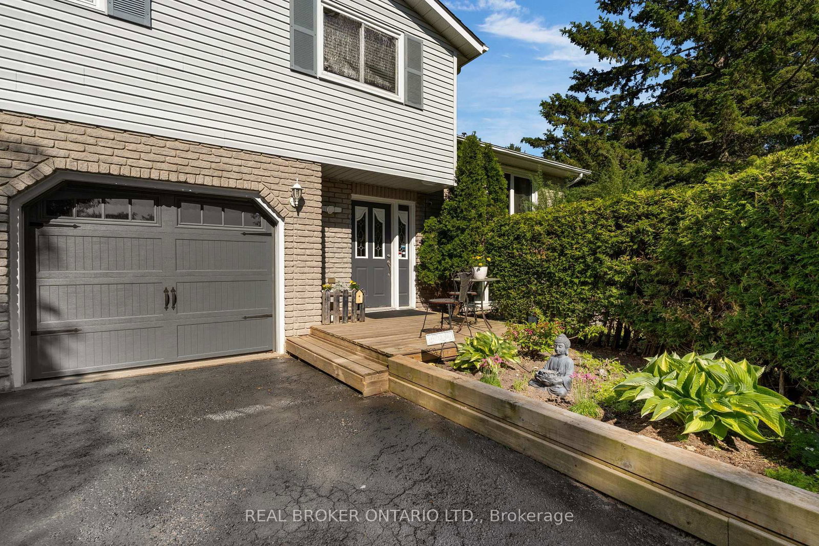 215 Mary Anne Drive • Barrie, ON photo 1