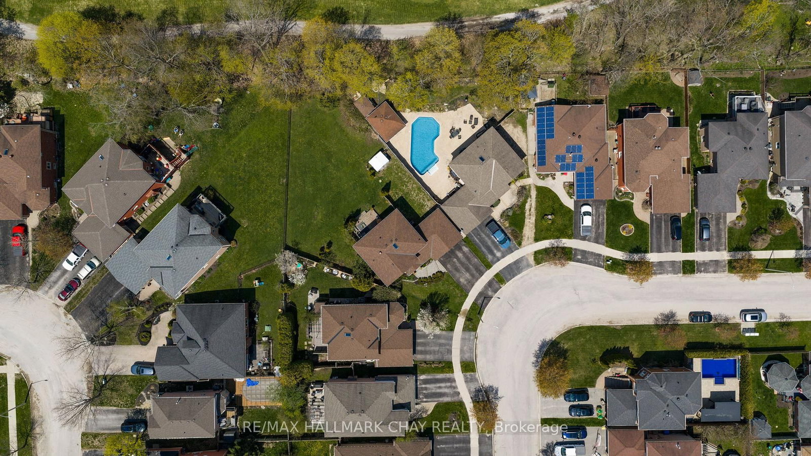 34 Crompton Drive • Barrie, ON photo 36