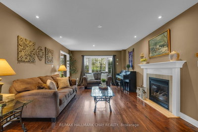 34 Crompton Drive • Barrie, ON photo 5