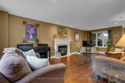 34 Crompton Drive • Barrie, ON photo 6