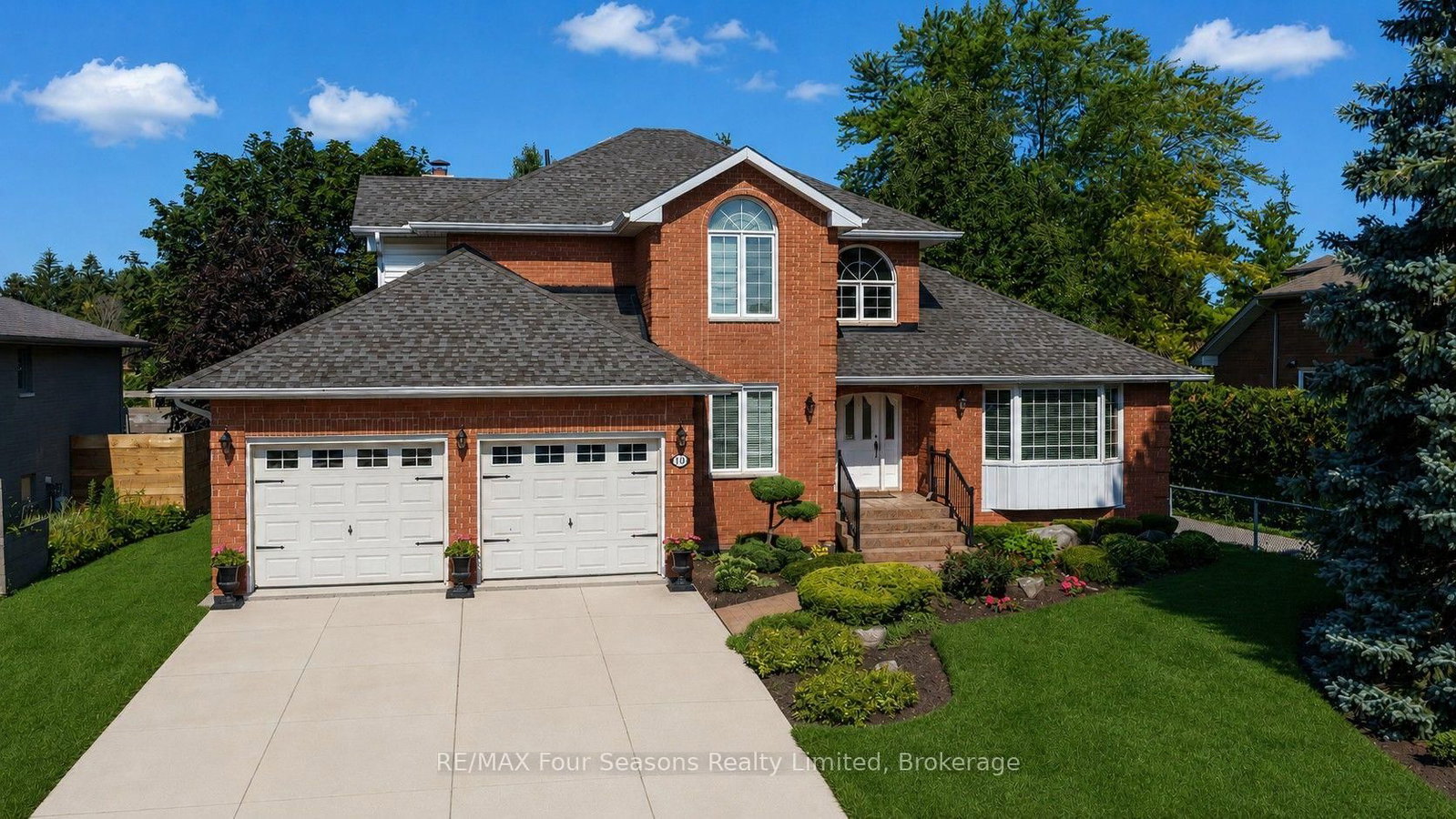 16 Carmichael Crescent • Collingwood, ON photo 2