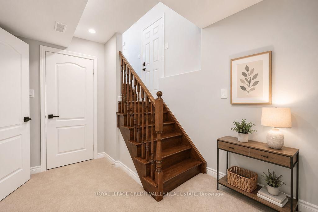 29 Counsellor Terrace • Barrie, ON photo 12