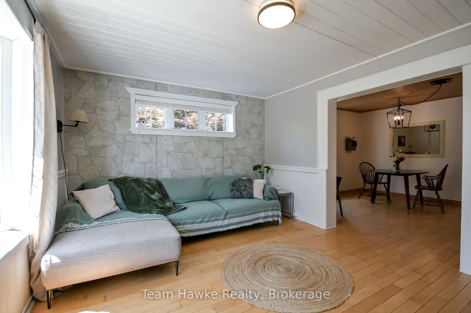 346 Yonge Street • Midland, ON photo 12