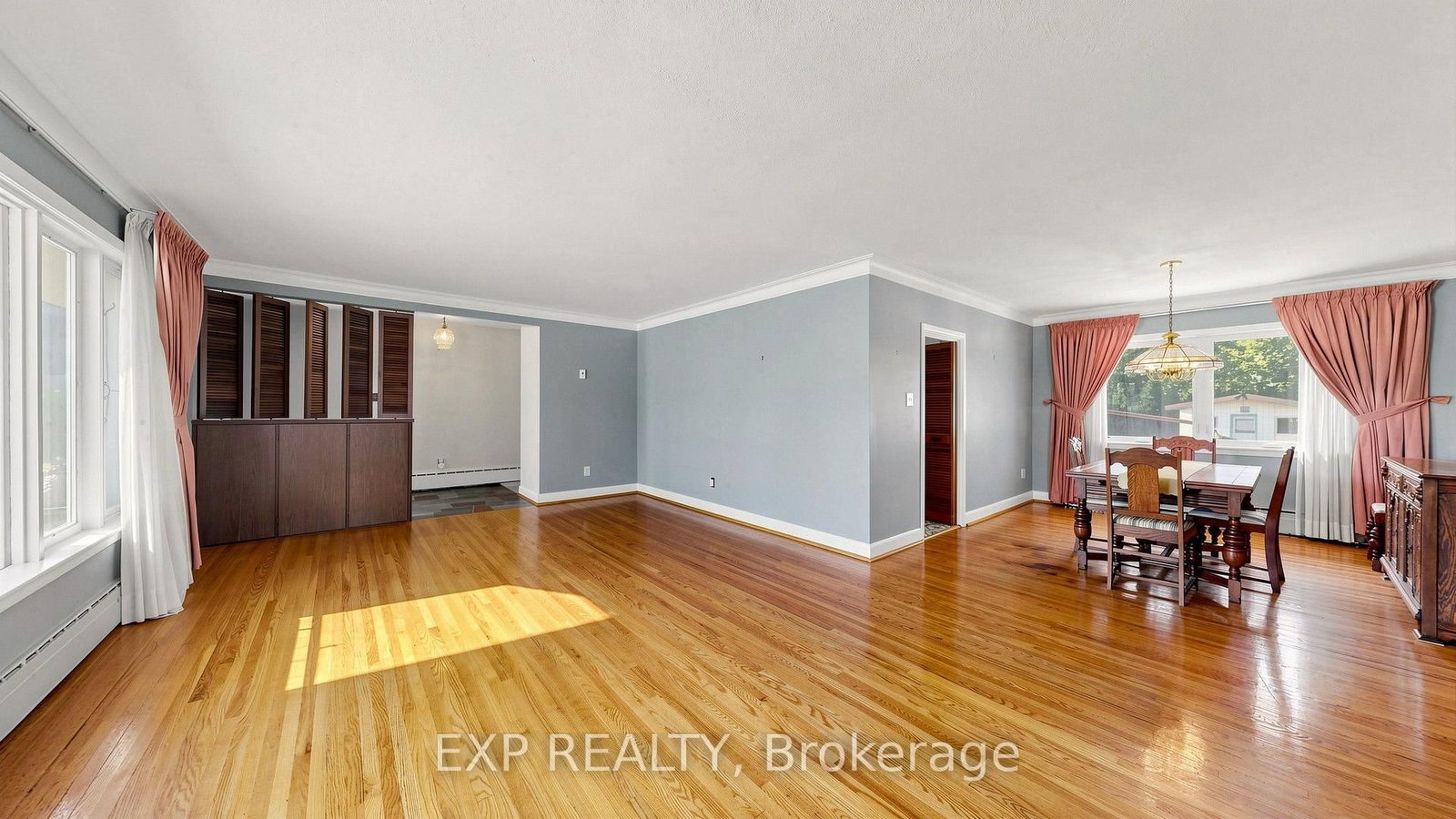 43 Amelia Street S • Barrie, ON photo 10