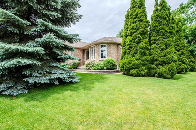 20 McVeigh Drive • Barrie, ON photo 3