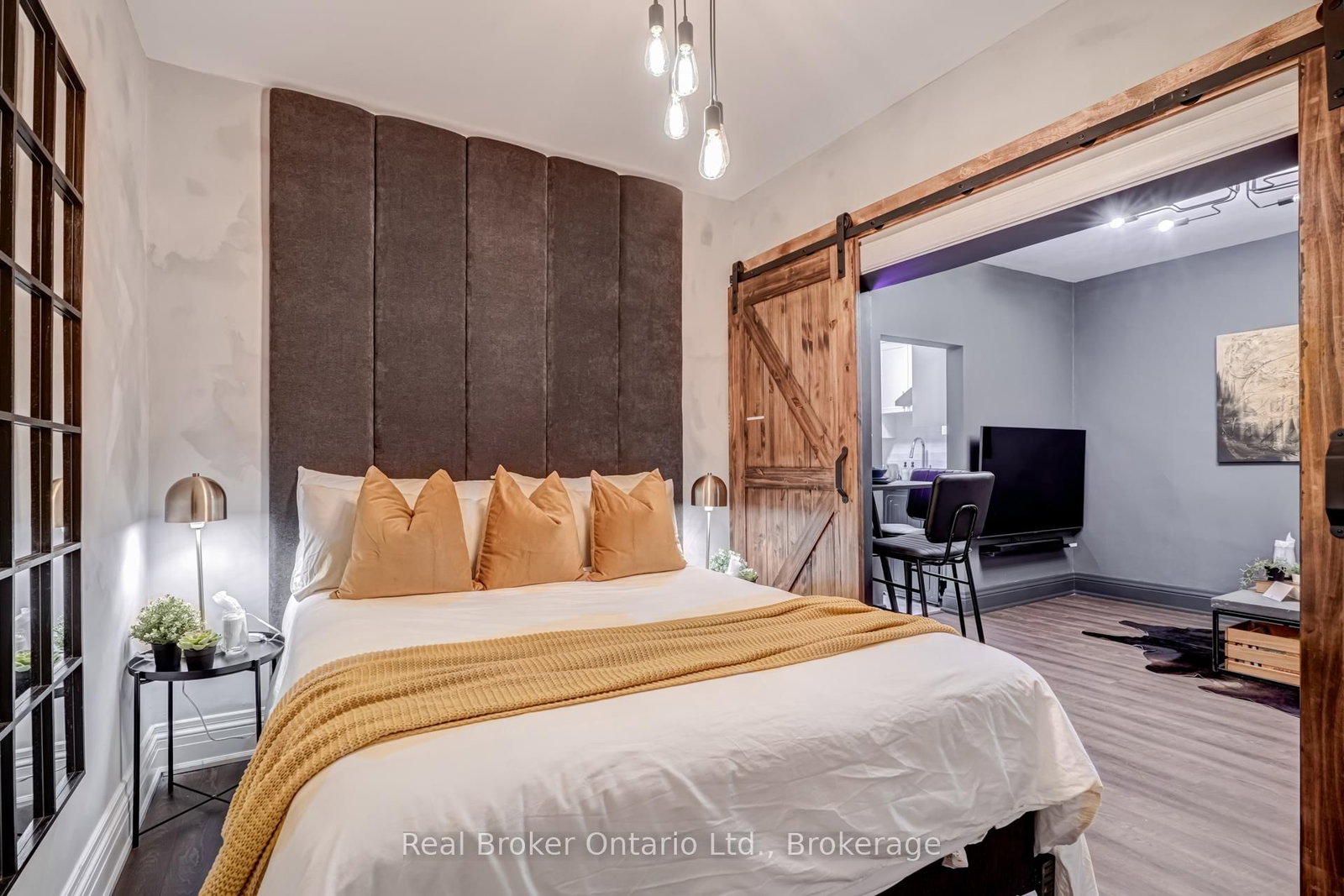 66 Nottawasaga Street • Orillia, ON photo 9