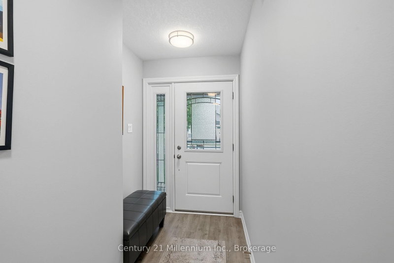 66 Ivy Cres photo 4