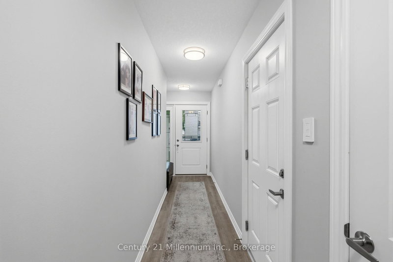 66 Ivy Cres photo 5