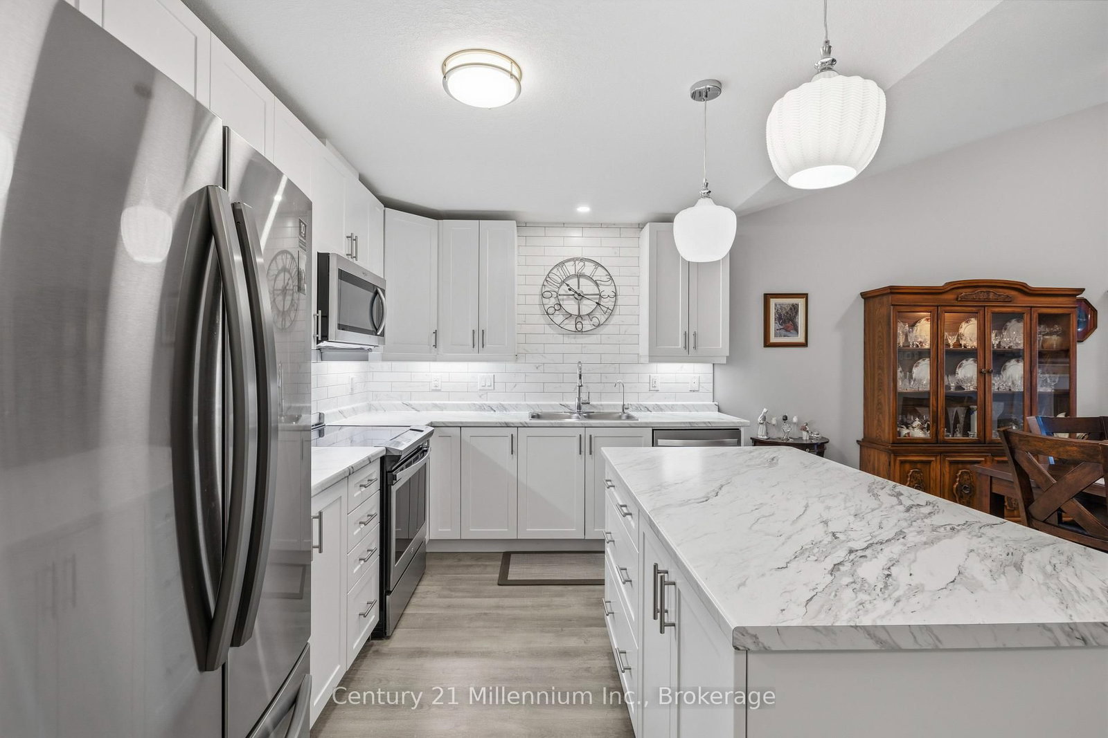 Listing Image 8
