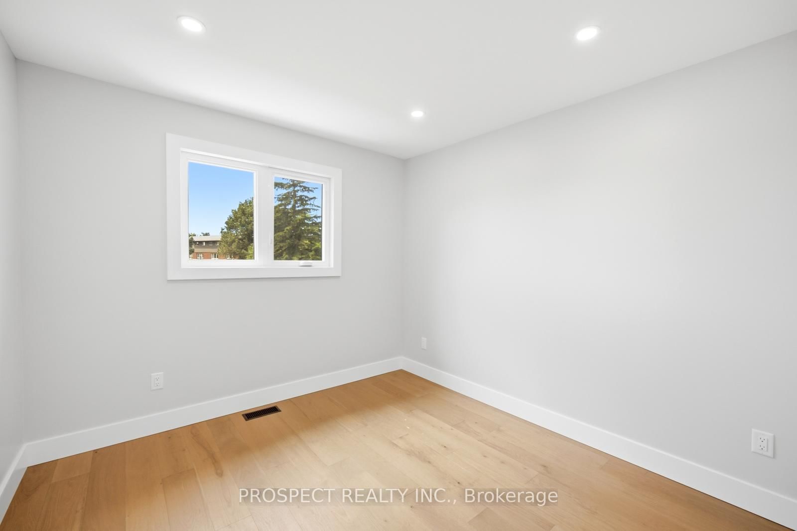 568 Simcoe Street • Collingwood, ON photo 23