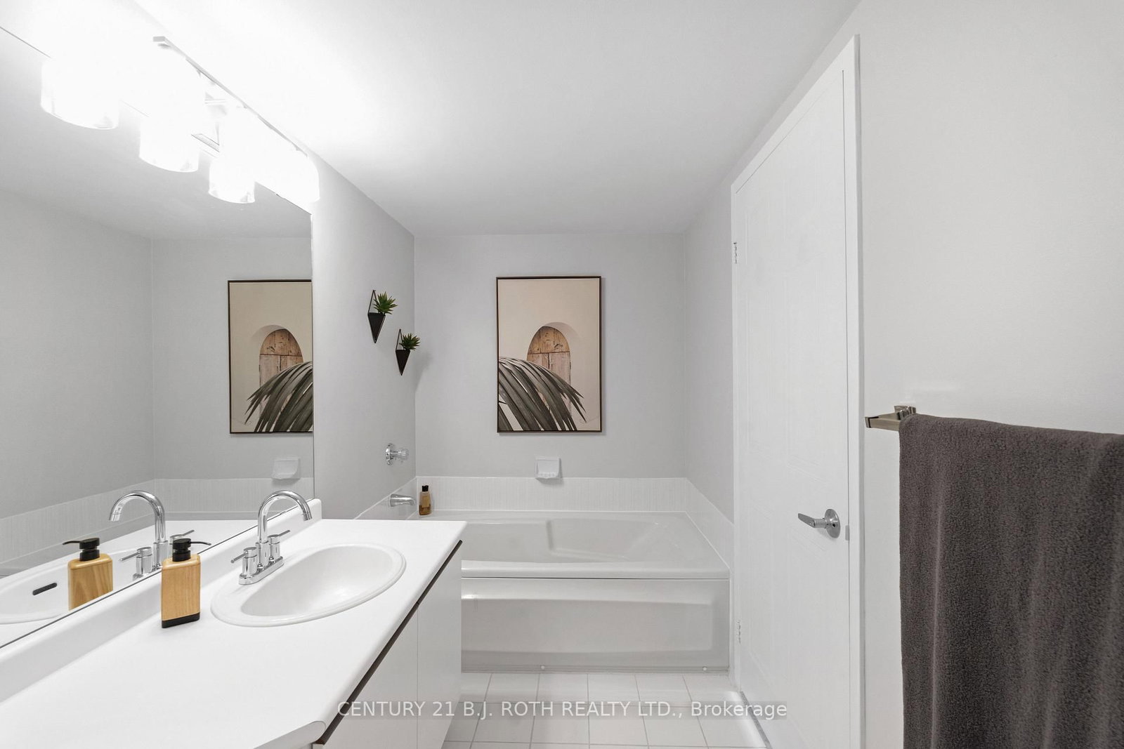 65 Ellen Street • #1104 • Barrie, ON photo 15