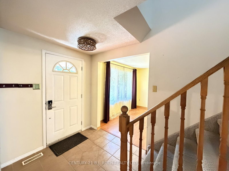Upper - 29 Irwin Drive