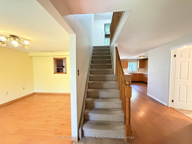 Upper - 29 Irwin Drive