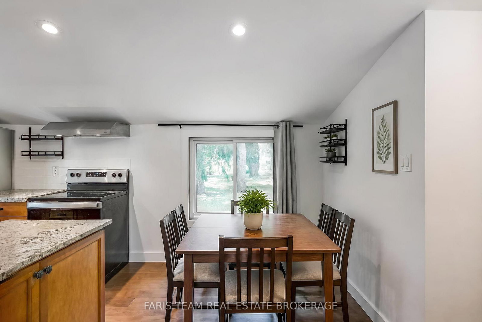204 Cox Mill Road • Barrie, ON photo 10