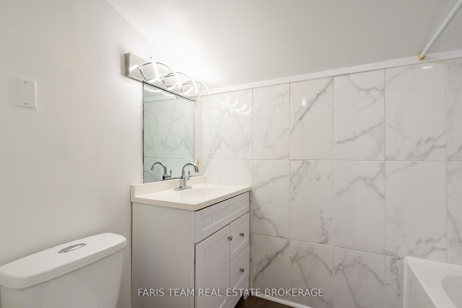 204 Cox Mill Road • Barrie, ON photo 16