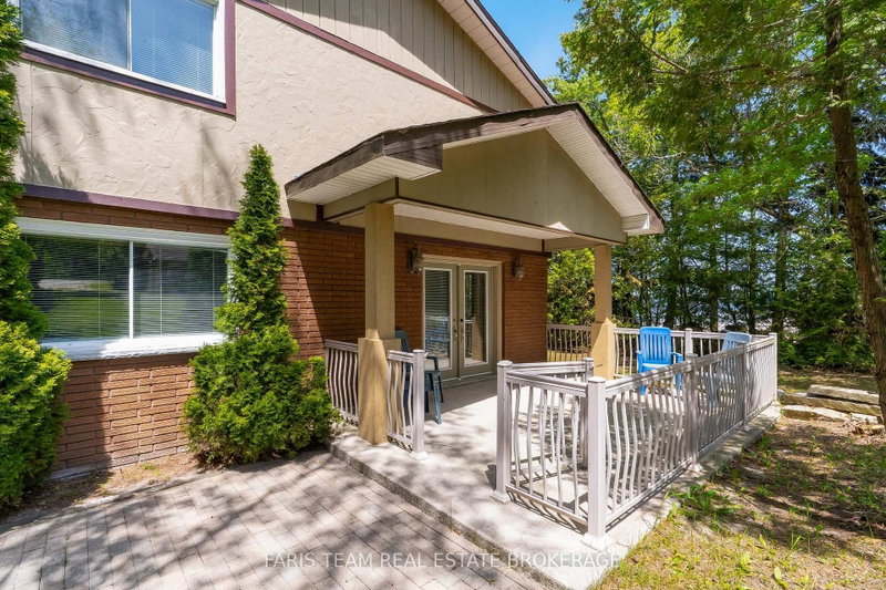 1787 Champlain Rd photo 5