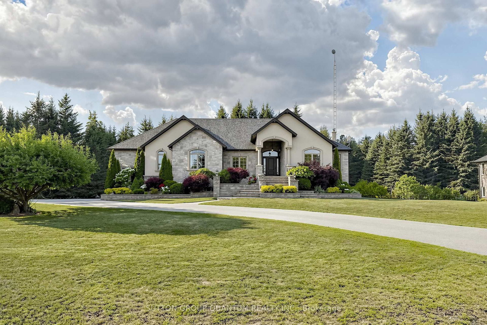 3712 Michael Street • Clearview, ON photo 1