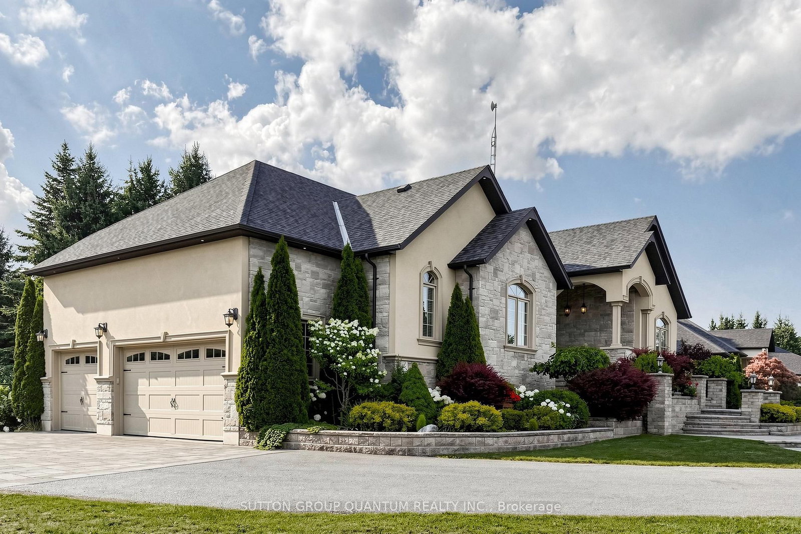 3712 Michael Street • Clearview, ON photo 3