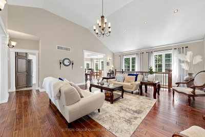 3712 Michael Street • Clearview, ON photo 6