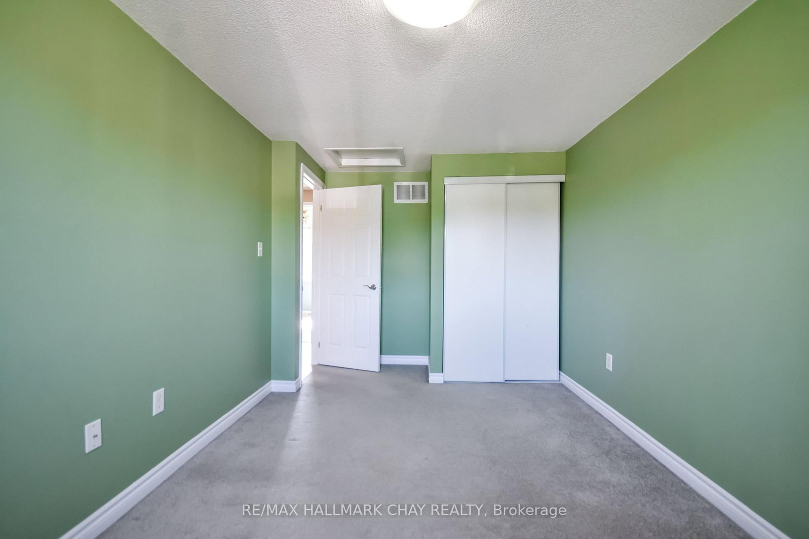 17 Srigley Street • Barrie, ON photo 25