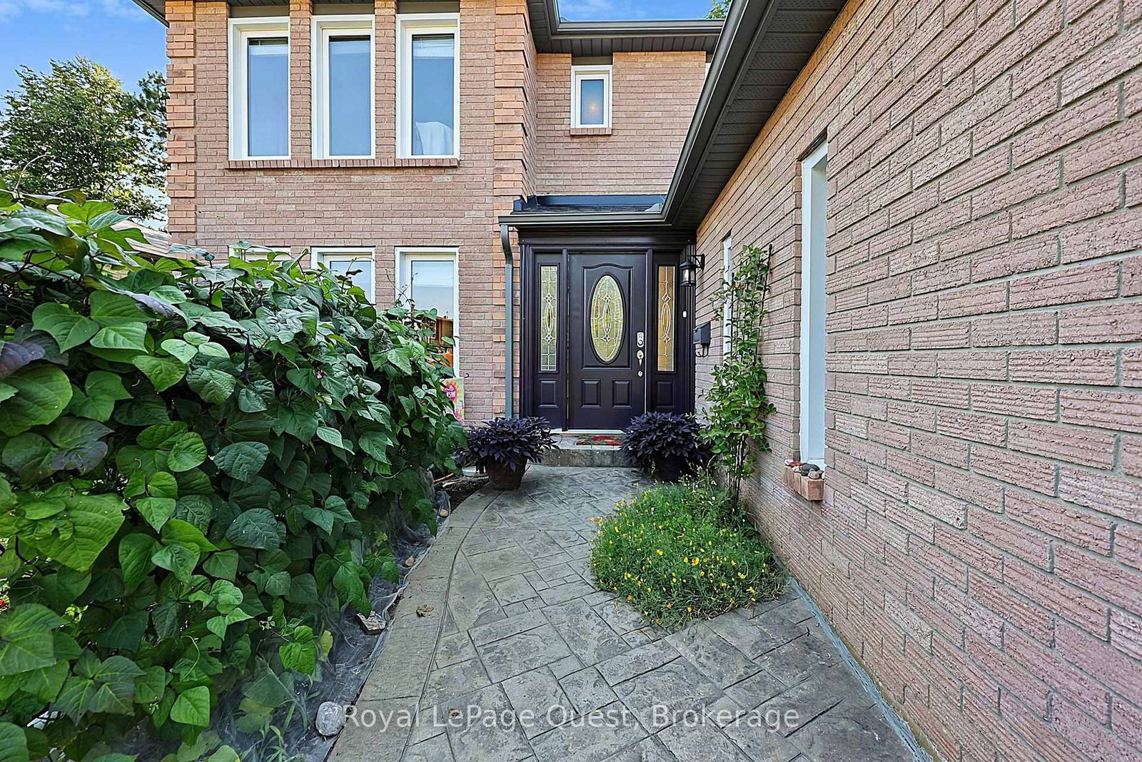 44 Trillium Crescent • Barrie, ON photo 4