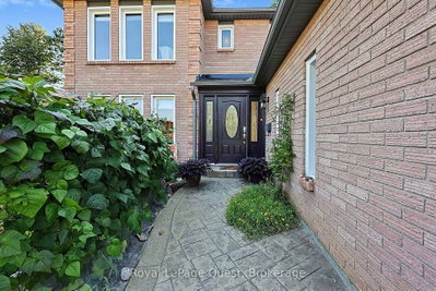 44 Trillium Crescent • Barrie, ON photo 4